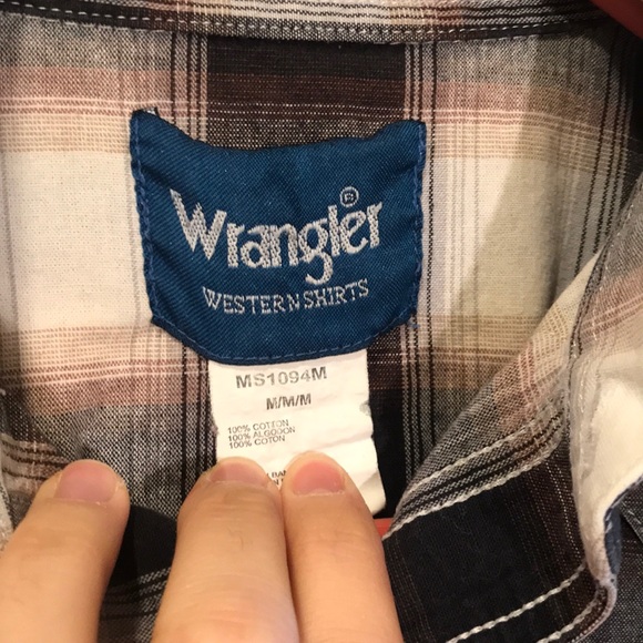 Men’s Medium Wrangler plaid pearls snap shirt - Picture 3 of 4